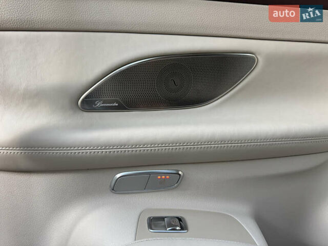 Белый Мерседес Е-Класс, объемом двигателя 3 л и пробегом 21 тыс. км за 74500 $, фото 36 на Automoto.ua