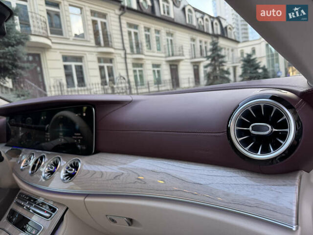 Белый Мерседес Е-Класс, объемом двигателя 3 л и пробегом 21 тыс. км за 74500 $, фото 44 на Automoto.ua