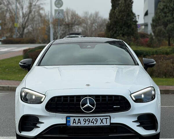 Белый Мерседес Е-Класс, объемом двигателя 3 л и пробегом 68 тыс. км за 73900 $, фото 1 на Automoto.ua