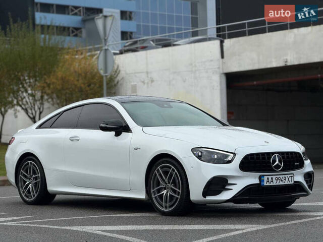 Белый Мерседес Е-Класс, объемом двигателя 3 л и пробегом 68 тыс. км за 73900 $, фото 2 на Automoto.ua