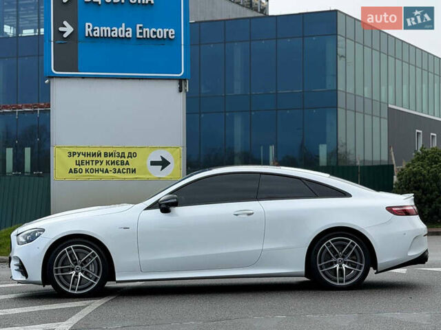 Белый Мерседес Е-Класс, объемом двигателя 3 л и пробегом 68 тыс. км за 73900 $, фото 3 на Automoto.ua