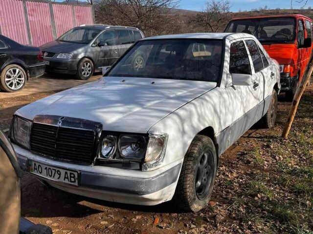 Белый Мерседес Е-Класс, объемом двигателя 2.5 л и пробегом 100 тыс. км за 800 $, фото 2 на Automoto.ua