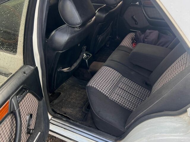 Мерседес Е-Клас 1985 у Броварах на Automoto.ua Білий Мерседес Е-Клас, об'ємом двигуна 3 л та пробігом 30 тис. км за 1700 $, фото 5 на Automoto.ua