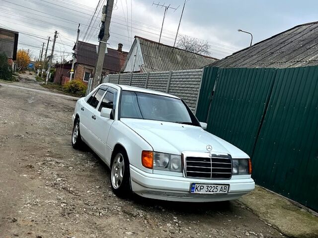 Білий Мерседес Е-Клас, об'ємом двигуна 2.3 л та пробігом 100 тис. км за 1650 $, фото 11 на Automoto.ua