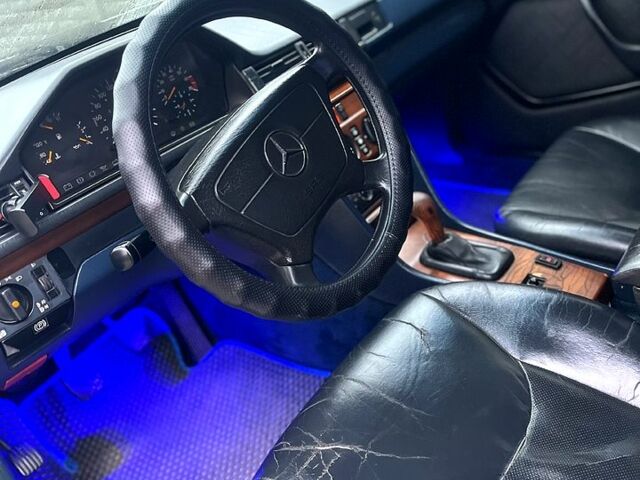 Білий Мерседес Е-Клас, об'ємом двигуна 2.3 л та пробігом 100 тис. км за 1650 $, фото 4 на Automoto.ua