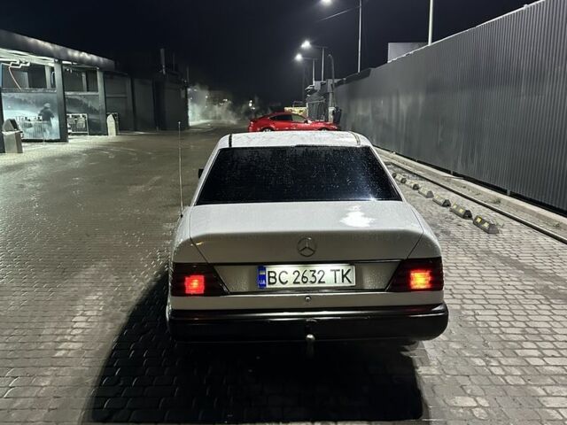 Білий Мерседес Е-Клас, об'ємом двигуна 2.3 л та пробігом 610 тис. км за 2000 $, фото 4 на Automoto.ua