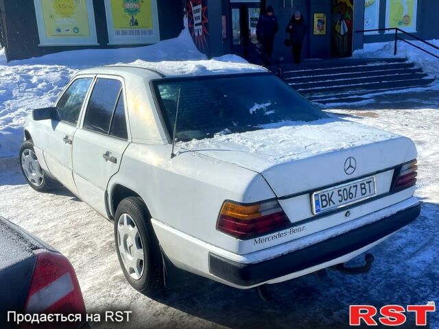 Білий Мерседес Е-Клас, об'ємом двигуна 2 л та пробігом 500 тис. км за 1700 $, фото 2 на Automoto.ua