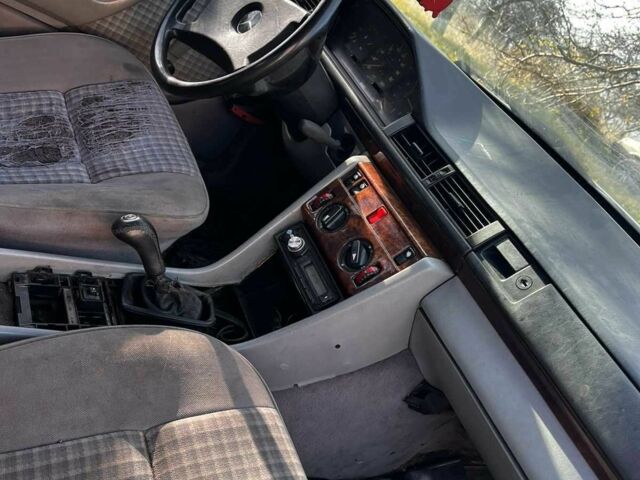 Белый Мерседес Е-Класс, объемом двигателя 2.5 л и пробегом 100 тыс. км за 800 $, фото 4 на Automoto.ua