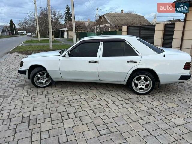 Білий Мерседес Е-Клас, об'ємом двигуна 2.6 л та пробігом 385 тис. км за 1700 $, фото 7 на Automoto.ua