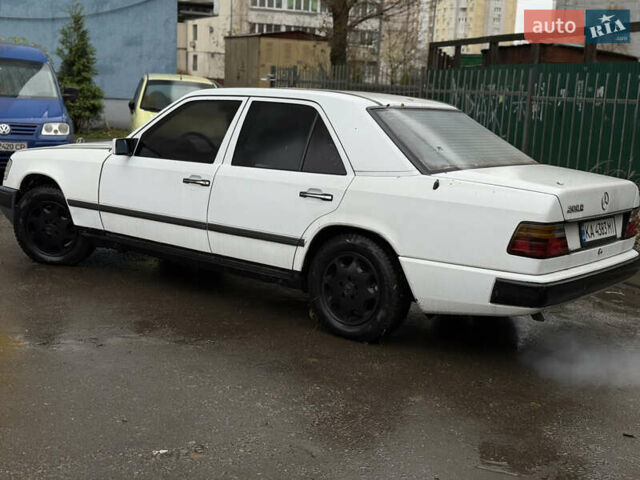 Белый Мерседес Е-Класс, объемом двигателя 3 л и пробегом 400 тыс. км за 2200 $, фото 7 на Automoto.ua