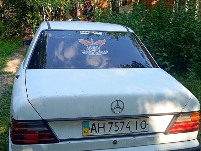 Мерседес Е-Класс 1986 в Полтаве на Automoto.ua Белый Мерседес Е-Класс, объемом двигателя 3 л и пробегом 585 тыс. км за 1700 $, фото 2 на Automoto.ua