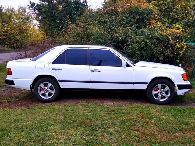 Білий Мерседес Е-Клас, об'ємом двигуна 2 л та пробігом 290 тис. км за 3100 $, фото 8 на Automoto.ua