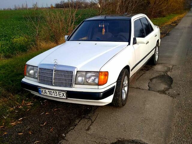 Білий Мерседес Е-Клас, об'ємом двигуна 2 л та пробігом 290 тис. км за 3100 $, фото 2 на Automoto.ua