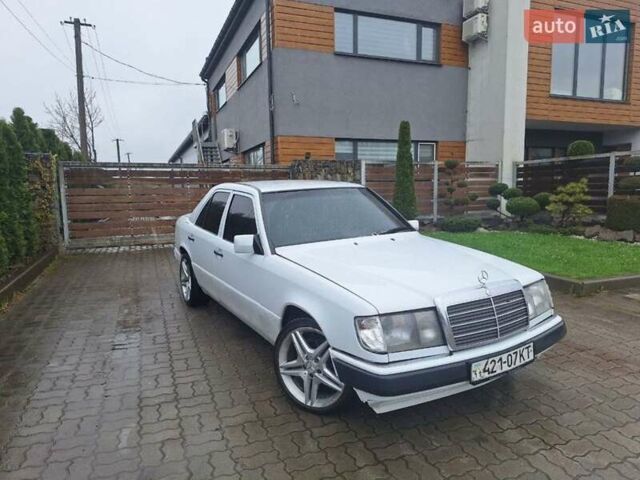 Белый Мерседес Е-Класс, объемом двигателя 2.3 л и пробегом 389 тыс. км за 1900 $, фото 6 на Automoto.ua