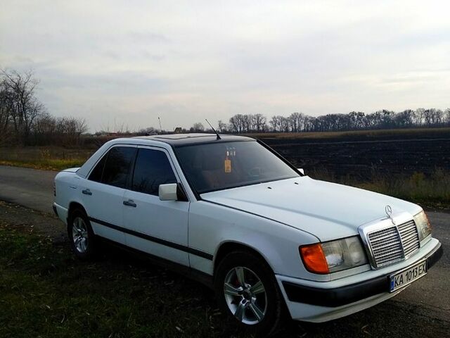 Білий Мерседес Е-Клас, об'ємом двигуна 2 л та пробігом 290 тис. км за 3100 $, фото 6 на Automoto.ua