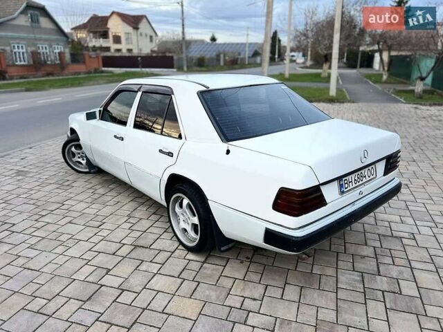 Білий Мерседес Е-Клас, об'ємом двигуна 2.6 л та пробігом 385 тис. км за 1700 $, фото 6 на Automoto.ua