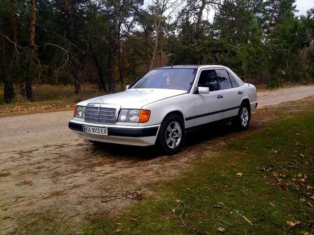 Білий Мерседес Е-Клас, об'ємом двигуна 2 л та пробігом 290 тис. км за 3100 $, фото 11 на Automoto.ua