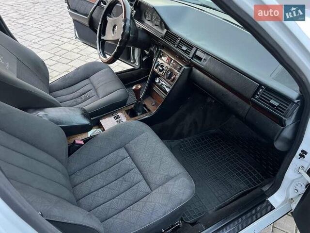 Білий Мерседес Е-Клас, об'ємом двигуна 2.6 л та пробігом 385 тис. км за 1700 $, фото 10 на Automoto.ua