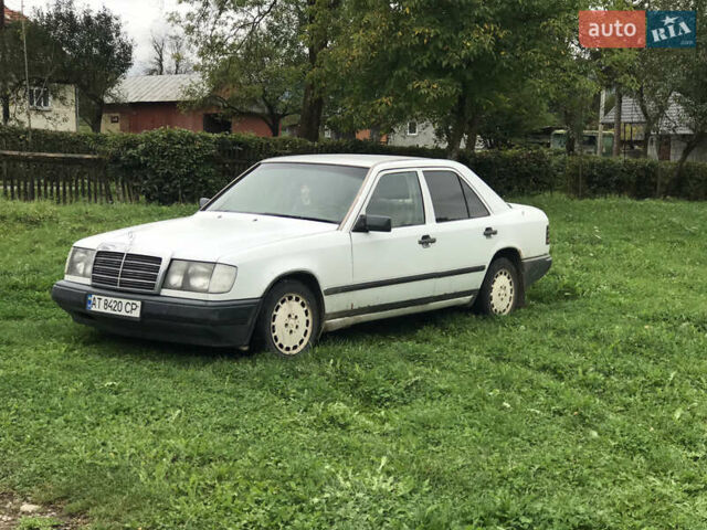 Білий Мерседес Е-Клас, об'ємом двигуна 2 л та пробігом 300 тис. км за 1200 $, фото 2 на Automoto.ua