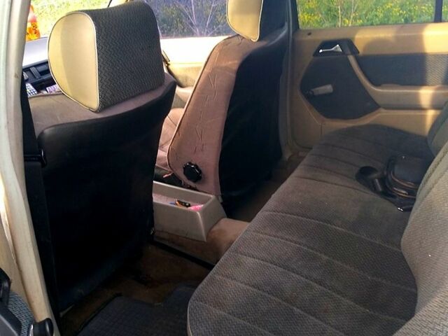 Білий Мерседес Е-Клас, об'ємом двигуна 2 л та пробігом 290 тис. км за 3100 $, фото 5 на Automoto.ua