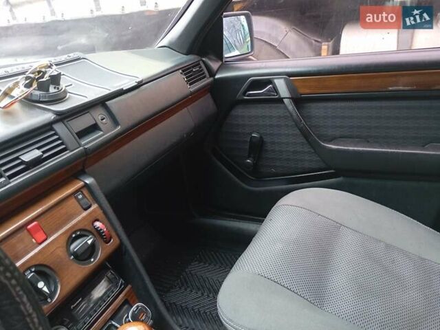 Білий Мерседес Е-Клас, об'ємом двигуна 2 л та пробігом 318 тис. км за 2500 $, фото 8 на Automoto.ua
