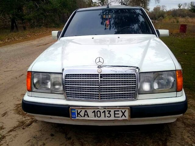 Білий Мерседес Е-Клас, об'ємом двигуна 2 л та пробігом 290 тис. км за 3100 $, фото 12 на Automoto.ua