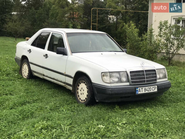 Білий Мерседес Е-Клас, об'ємом двигуна 2 л та пробігом 300 тис. км за 1200 $, фото 1 на Automoto.ua