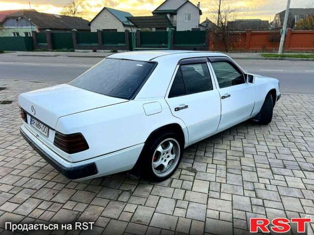 Білий Мерседес Е-Клас, об'ємом двигуна 2.6 л та пробігом 285 тис. км за 1700 $, фото 4 на Automoto.ua