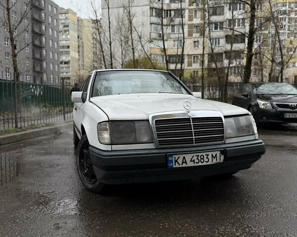 Белый Мерседес Е-Класс, объемом двигателя 3 л и пробегом 400 тыс. км за 2200 $, фото 9 на Automoto.ua