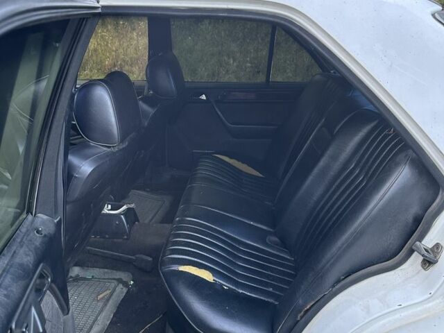 Білий Мерседес Е-Клас, об'ємом двигуна 2.4 л та пробігом 500 тис. км за 1000 $, фото 11 на Automoto.ua