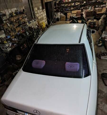 Білий Мерседес Е-Клас, об'ємом двигуна 2 л та пробігом 215 тис. км за 1900 $, фото 11 на Automoto.ua