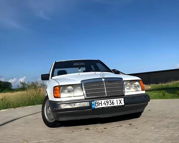 Мерседес Е-Класс 1987 в Тячеве на Automoto.ua Белый Мерседес Е-Класс, объемом двигателя 2.5 л и пробегом 770 тыс. км за 2500 $, фото 4 на Automoto.ua