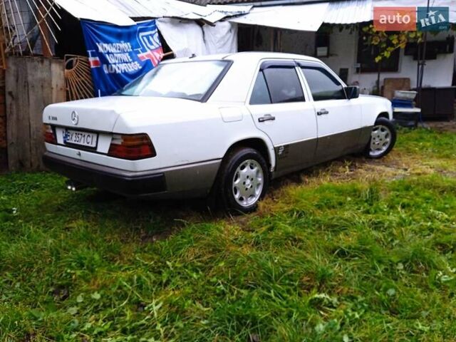 Белый Мерседес Е-Класс, объемом двигателя 2.6 л и пробегом 430 тыс. км за 1450 $, фото 5 на Automoto.ua