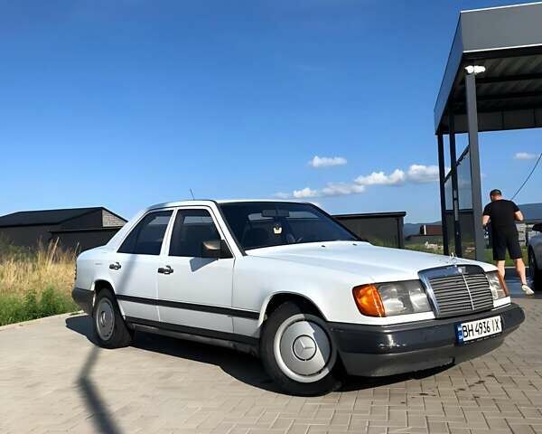 Мерседес Е-Класс 1987 в Тячеве на Automoto.ua Белый Мерседес Е-Класс, объемом двигателя 2.5 л и пробегом 770 тыс. км за 2500 $, фото 2 на Automoto.ua