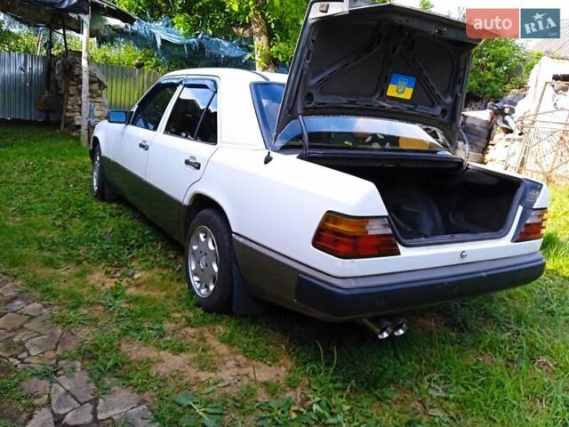 Белый Мерседес Е-Класс, объемом двигателя 2.6 л и пробегом 430 тыс. км за 1450 $, фото 10 на Automoto.ua