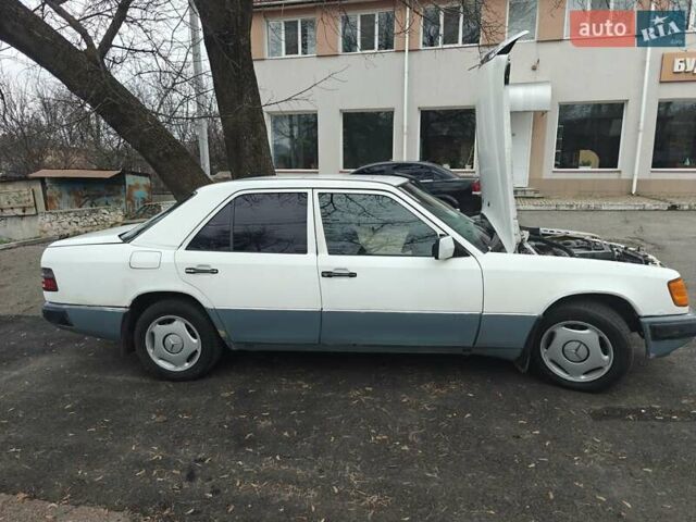 Білий Мерседес Е-Клас, об'ємом двигуна 3 л та пробігом 400 тис. км за 2750 $, фото 22 на Automoto.ua