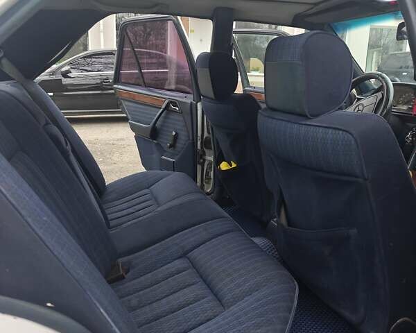 Білий Мерседес Е-Клас, об'ємом двигуна 3 л та пробігом 400 тис. км за 2750 $, фото 13 на Automoto.ua