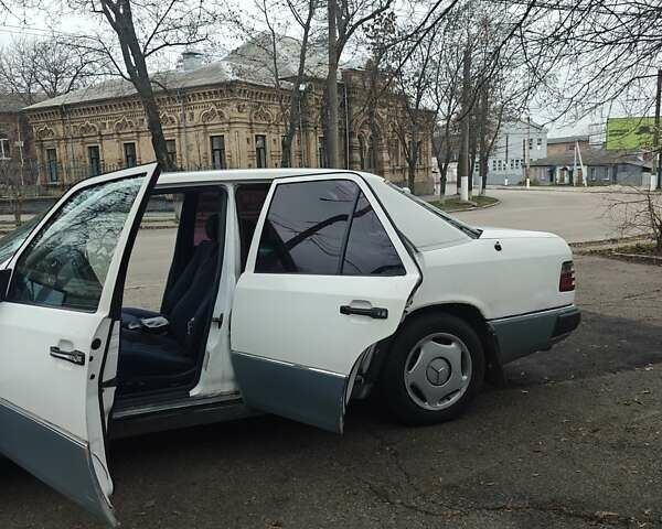 Білий Мерседес Е-Клас, об'ємом двигуна 3 л та пробігом 400 тис. км за 2750 $, фото 5 на Automoto.ua