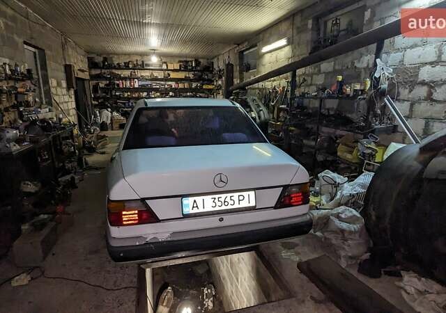 Білий Мерседес Е-Клас, об'ємом двигуна 2 л та пробігом 215 тис. км за 1900 $, фото 9 на Automoto.ua