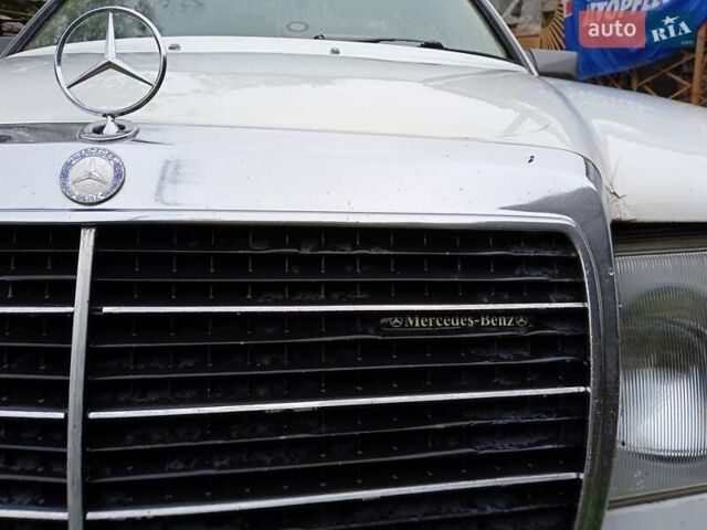 Белый Мерседес Е-Класс, объемом двигателя 2.6 л и пробегом 430 тыс. км за 1450 $, фото 3 на Automoto.ua