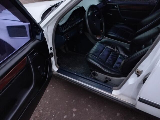 Білий Мерседес Е-Клас, об'ємом двигуна 2.6 л та пробігом 1 тис. км за 2300 $, фото 8 на Automoto.ua