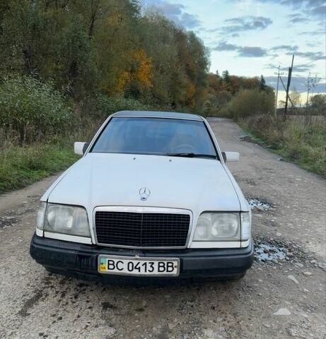 Білий Мерседес Е-Клас, об'ємом двигуна 2.4 л та пробігом 500 тис. км за 1000 $, фото 1 на Automoto.ua