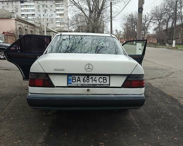 Білий Мерседес Е-Клас, об'ємом двигуна 3 л та пробігом 400 тис. км за 2750 $, фото 8 на Automoto.ua