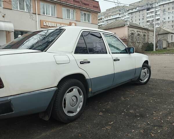 Білий Мерседес Е-Клас, об'ємом двигуна 3 л та пробігом 400 тис. км за 2750 $, фото 14 на Automoto.ua