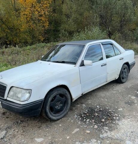 Білий Мерседес Е-Клас, об'ємом двигуна 2.4 л та пробігом 500 тис. км за 1000 $, фото 3 на Automoto.ua