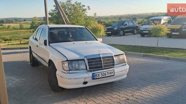 Білий Мерседес Е-Клас, об'ємом двигуна 2 л та пробігом 300 тис. км за 850 $, фото 11 на Automoto.ua