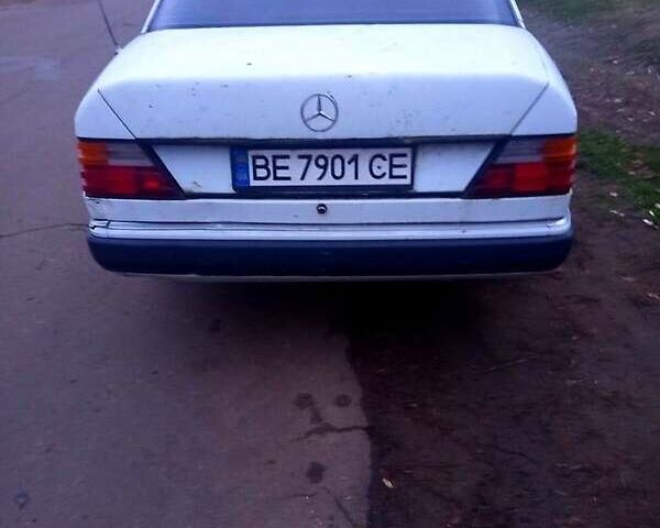 Білий Мерседес Е-Клас, об'ємом двигуна 2 л та пробігом 100 тис. км за 600 $, фото 5 на Automoto.ua