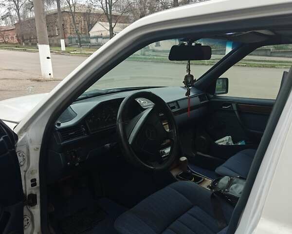 Білий Мерседес Е-Клас, об'ємом двигуна 3 л та пробігом 400 тис. км за 2750 $, фото 17 на Automoto.ua