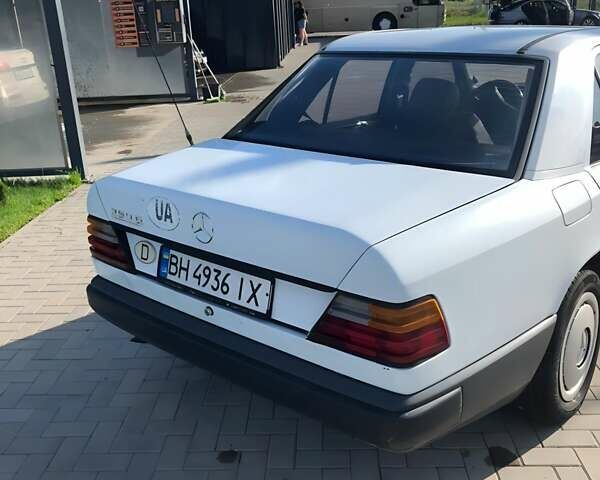 Мерседес Е-Класс 1987 в Тячеве на Automoto.ua Белый Мерседес Е-Класс, объемом двигателя 2.5 л и пробегом 770 тыс. км за 2500 $, фото 1 на Automoto.ua