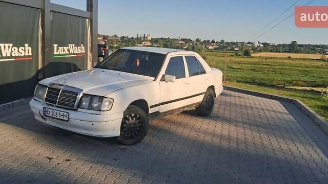 Білий Мерседес Е-Клас, об'ємом двигуна 2 л та пробігом 300 тис. км за 850 $, фото 15 на Automoto.ua